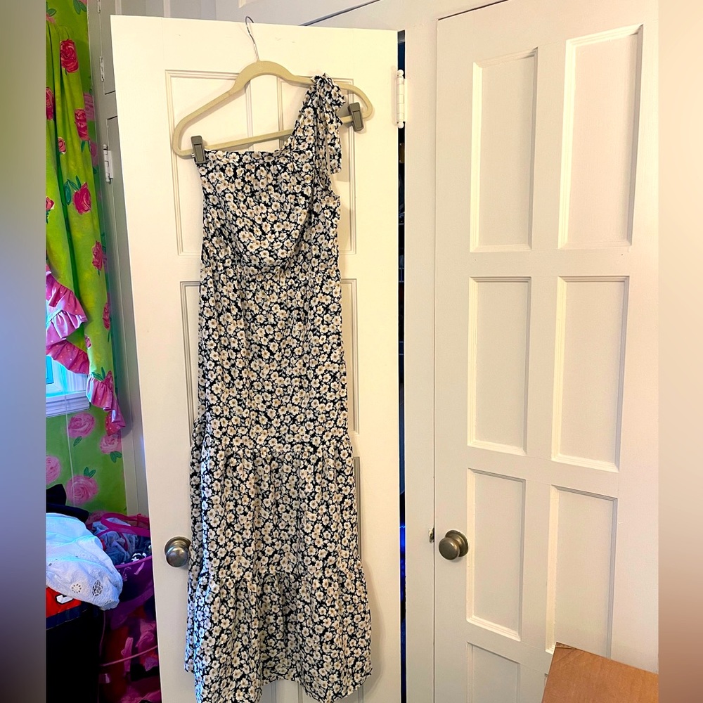 Pretty Garden One shoulder dress.
